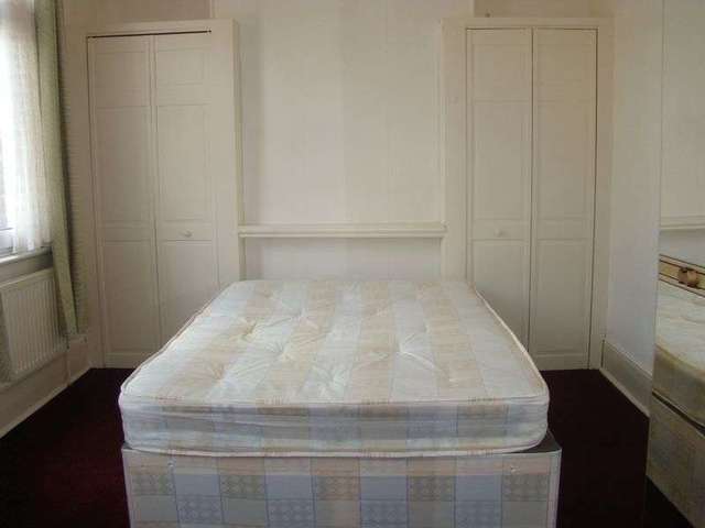  Image of 4 bedroom Terraced house to rent in Hague Street London E2 at Hague Street  London, E2 6HN