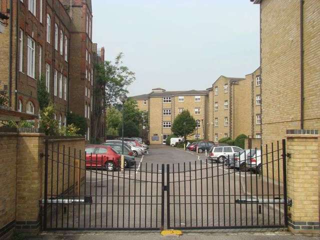  Image of 2 bedroom Flat to rent in Twig Folly Close London E2 at Twig Folly Close  London, E2 0SU