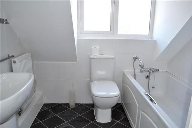  Image of 1 bedroom Flat to rent in Bloomfield Terrace Linden Gloucester GL1 at 3 Bloomfield Terrace  Gloucester, GL1 5QS