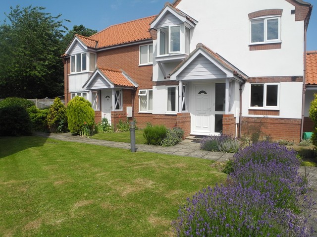  Image of 2 bedroom Ground Flat for sale in Temperance Place Blyburgate Beccles NR34 at Blyburgate  Beccles, NR34 9TH