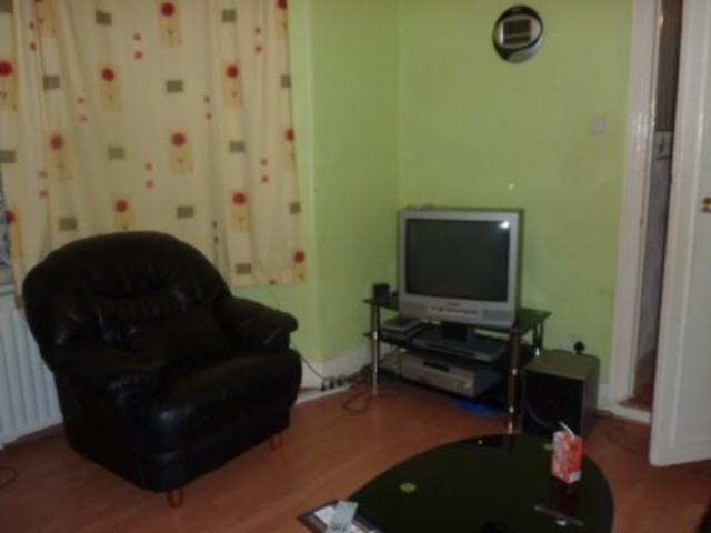  Image of 3 bedroom Detached house to rent in Boundary Road London E13 at Boundary Road Plaistow London, E13 9QF