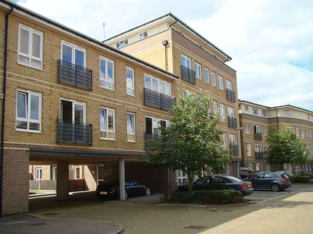  Image of 2 bedroom Flat to rent in Hereford Road London E3 at Hereford Road  London, E3 2FN