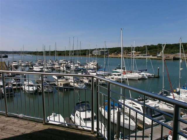  Image of 3 bedroom Flat for sale in Britannia Way East Cowes PO32 at East Cowes Isle of Wight East Cowes, PO32 6UB