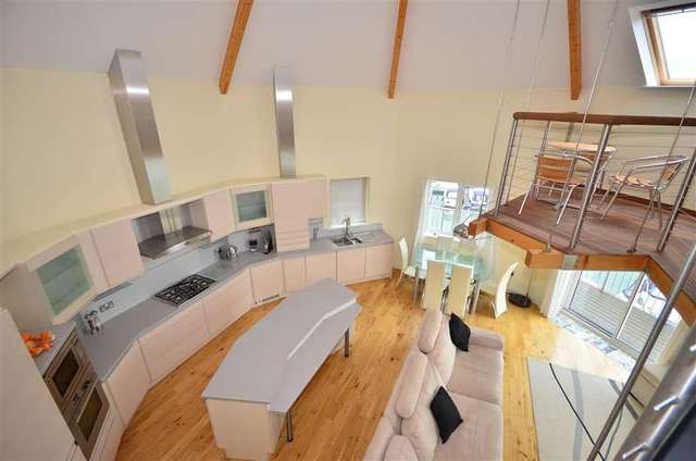  Image of 3 bedroom Flat for sale in Britannia Way East Cowes PO32 at East Cowes Isle of Wight East Cowes, PO32 6UB