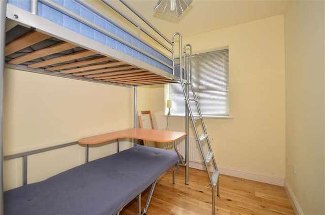  Image of 3 bedroom Flat for sale in Britannia Way East Cowes PO32 at East Cowes Isle of Wight East Cowes, PO32 6UB