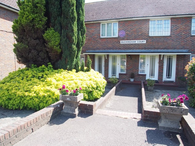  Image of 2 bedroom Flat to rent in Warren Road Broadwater Worthing BN14 at Worthing, BN14 9QW