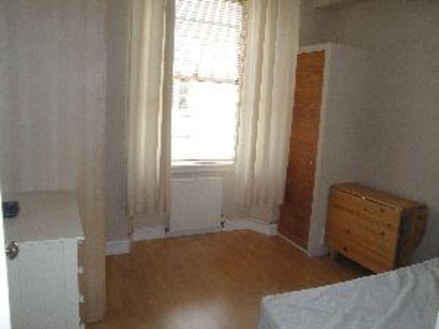  Image of 2 bedroom Flat to rent in Caledonian Crescent Edinburgh EH11 at Dalry Edinburgh Edinburgh, EH11 2AJ