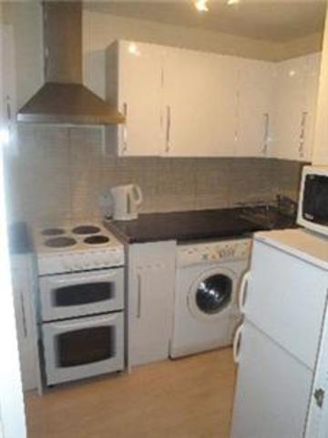  Image of 2 bedroom Flat to rent in Caledonian Crescent Edinburgh EH11 at Dalry Edinburgh Edinburgh, EH11 2AJ