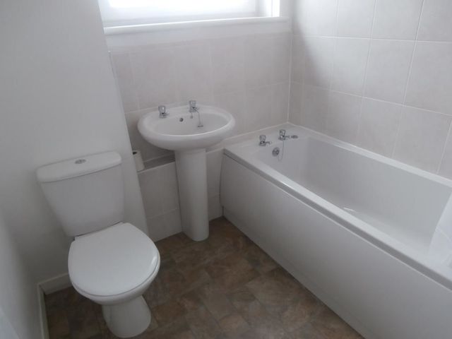  Image of 3 bedroom Flat to rent in Calgary Avenue Livingston EH54 at Livingston West Lothian West Lothian, EH54 6BJ