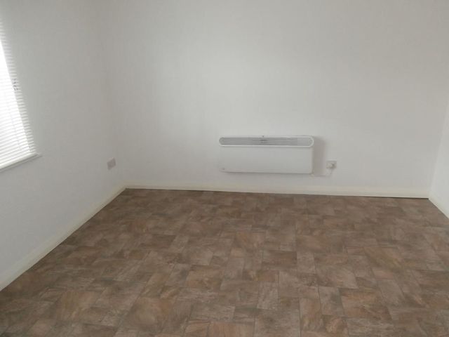  Image of 3 bedroom Flat to rent in Calgary Avenue Livingston EH54 at Livingston West Lothian West Lothian, EH54 6BJ