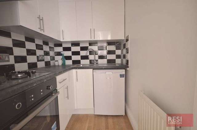  Image of 1 bedroom Flat to rent in Campden Hill Gardens London W8 at Campden Hill Gardens  London, W8 7AX