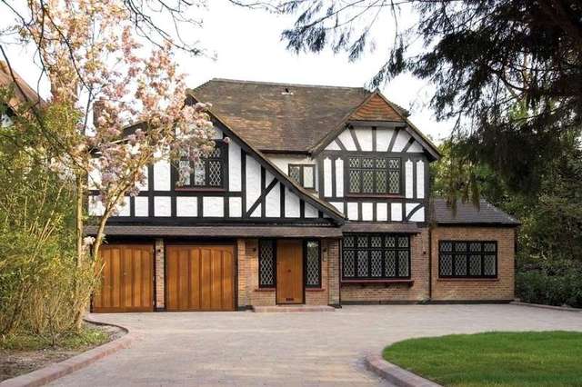  Image of 6 bedroom Detached house for sale in Canons Drive Canons Park Edgware HA8 at Edgware Middlesex Edgware, HA8 7RG