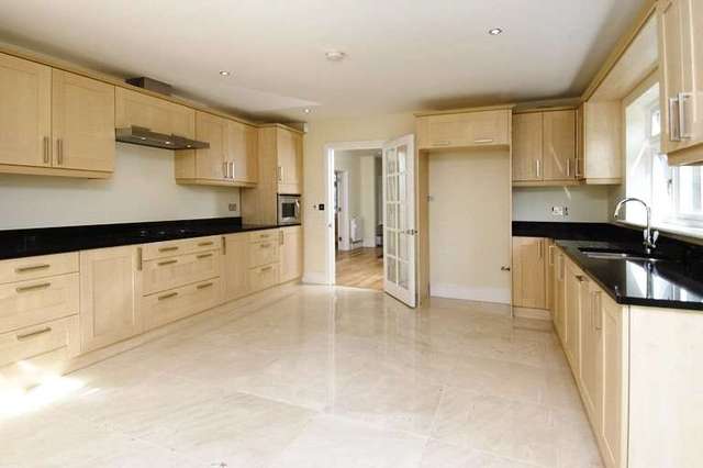  Image of 6 bedroom Detached house for sale in Canons Drive Canons Park Edgware HA8 at Edgware Middlesex Edgware, HA8 7RG
