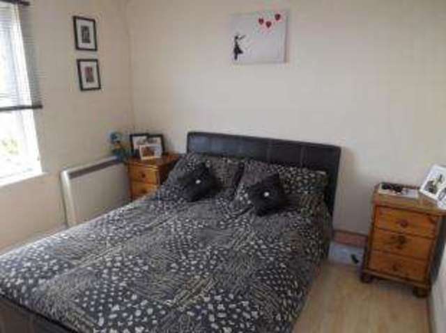  Image of 1 bedroom Flat for sale in Carnarvon Road Clacton-on-Sea CO15 at Carnarvon Road Clacton-on-Sea Clacton-on-Sea, CO15 6QA