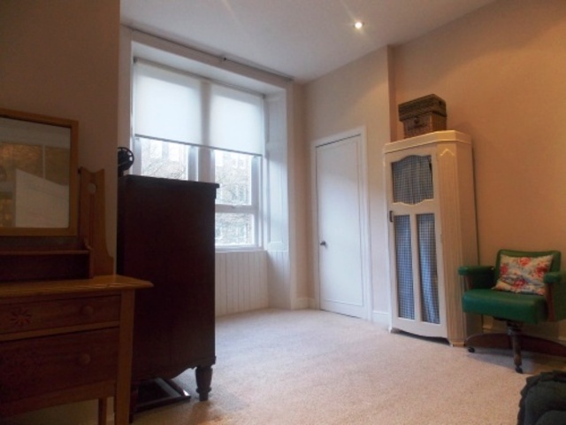  Image of 2 bedroom Flat to rent in Cartvale Road Glasgow G42 at Battlefield Glasgow Glasgow, G42 9RN