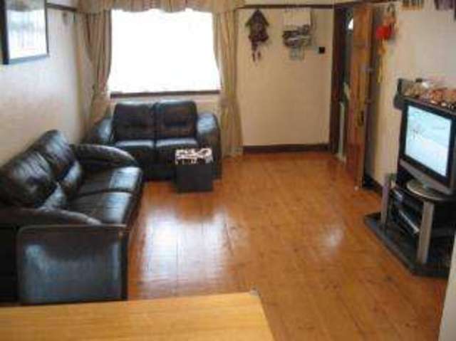  Image of 3 bedroom Semi-Detached house for sale in Catsbrook Road Luton LU3 at Luton Bedfordshire Limbury, LU3 2ET