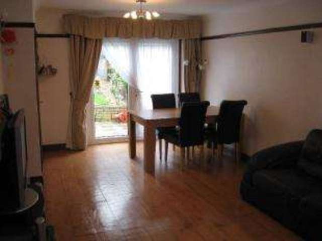  Image of 3 bedroom Semi-Detached house for sale in Catsbrook Road Luton LU3 at Luton Bedfordshire Limbury, LU3 2ET