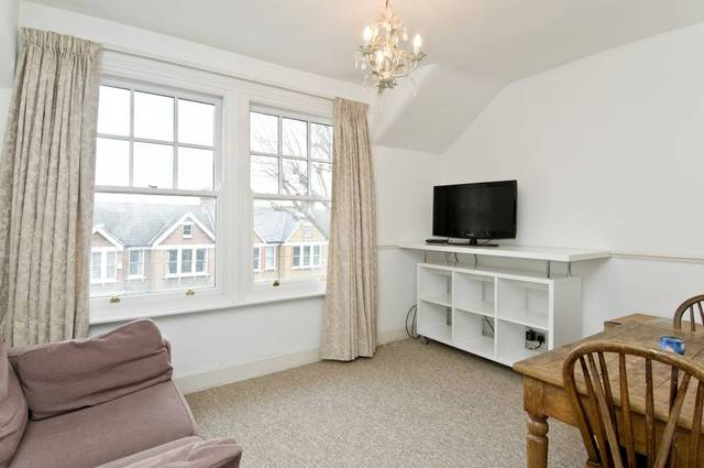  Image of 2 bedroom Flat to rent in Cavendish Road London SW12 at Cavendish Road  London, SW12 0DG