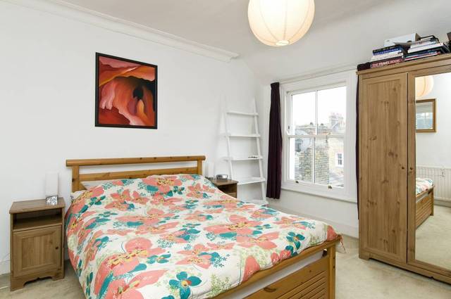  Image of 2 bedroom Flat to rent in Cavendish Road London SW12 at Cavendish Road  London, SW12 0DG