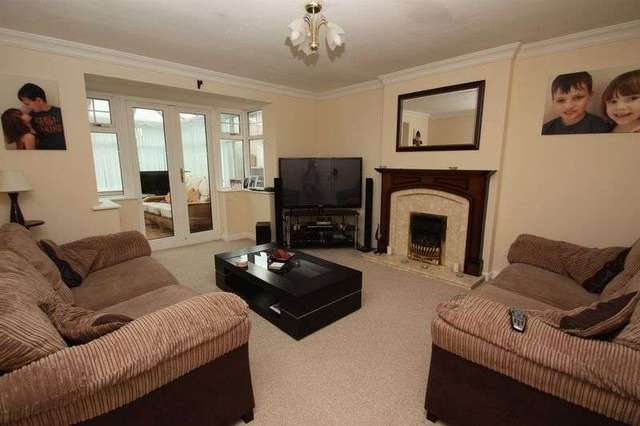  Image of 4 bedroom Detached house for sale in Chatsworth Avenue Pontefract WF8 at Chatsworth Avenue  Pontefract, WF8 2UP