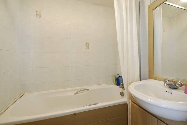  Image of Studio flat to rent in Chelsea Cloisters Sloane Avenue London SW3 at Chelsea Cloisters  Sloane Avenue, SW3 3DW