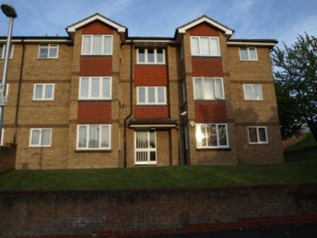  Image of 2 bedroom Flat to rent in Chilham Close Chatham ME4 at Chatham, ME4 6SY