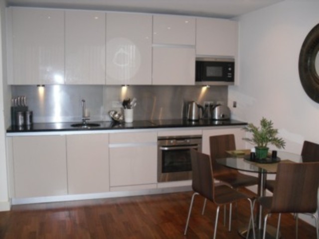  Image of 1 bedroom Apartment to rent in The Quays Salford M50 at The Quays Salford Quays Salford, M50 3TS