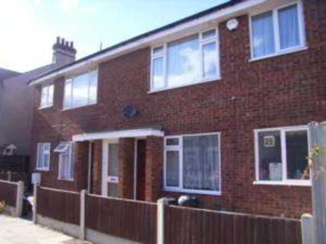  Image of 2 bedroom Flat to rent in Claremont Gardens Ilford IG3 at Claremont Gardens  Ilford, IG3 8AH