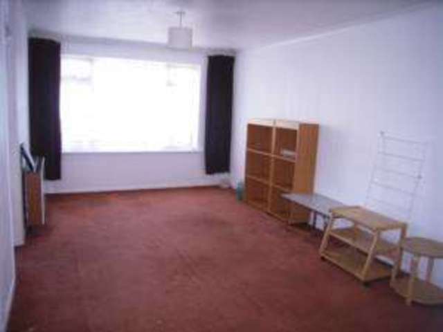  Image of 2 bedroom Flat to rent in Claremont Gardens Ilford IG3 at Claremont Gardens  Ilford, IG3 8AH