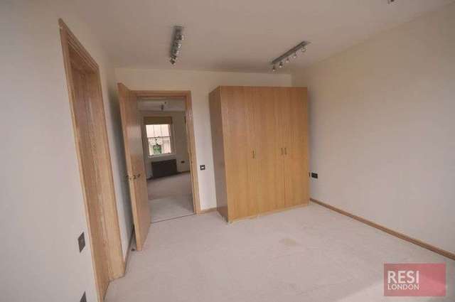 Image of 2 bedroom Flat to rent in Clarence Terrace London NW1 at Clarence Terrace  London, NW1 4RD