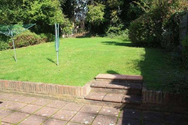  Image of 1 bedroom Flat to rent in London Road High Wycombe HP11 at London Road  High Wycombe, HP11 1BT