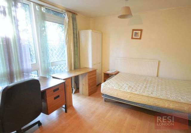  Image of 4 bedroom Flat to rent in Coopers Lane London NW1 at Coopers Lane  London, NW1 1HA