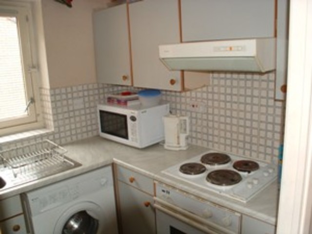  Image of 1 bedroom Flat to rent in Craighouse Gardens Edinburgh EH10 at Morningside Edinburgh Edinburgh, EH10 5TZ