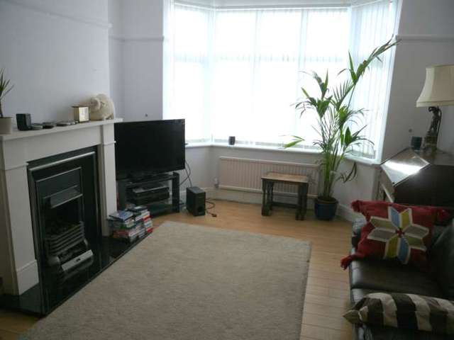  Image of 1 bedroom House Share to rent in Crampton Drive Hale Barns Altrincham WA15 at Crampton Drive Halebarns Altrincham, WA15 0HH