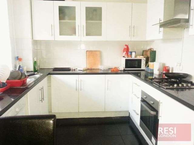  Image of 3 bedroom Flat to rent in Cranleigh Street London NW1 at Cranleigh Street  London, NW1 1PJ