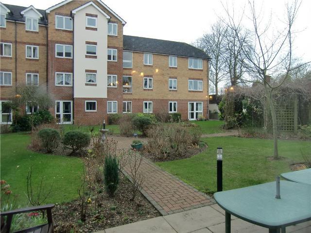  Image of 1 bedroom Apartment to rent in Lower High Street Watford WD17 at Crosfield Court 244-248 High Street Watford, WD17 2DB
