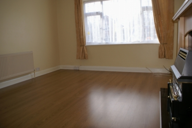  Image of 1 bedroom Apartment to rent in Pendas Way Crossgates Leeds LS15 at PENDAS WAY CROSSGATES LEEDS, LS15 8HX