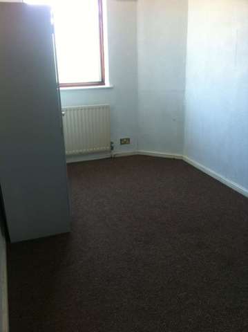  Image of 2 bedroom Detached house to rent in Groveway Becontree Dagenham RM8 at RM8  Dagenham, RM8 3XB