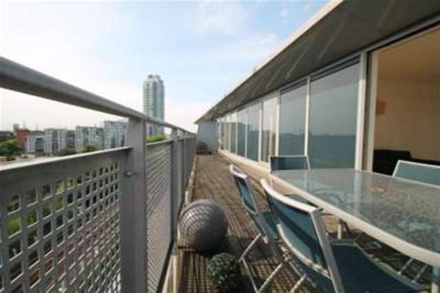  Image of 2 bedroom Flat to rent in Deals Gateway London SE13 at London, SE13 7QE