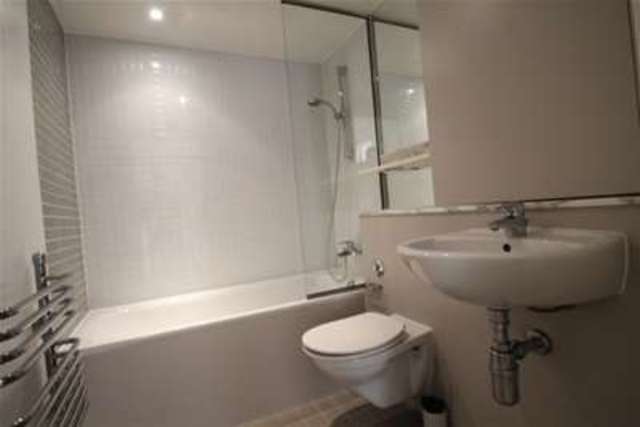  Image of 2 bedroom Flat to rent in Deals Gateway London SE13 at London, SE13 7QE