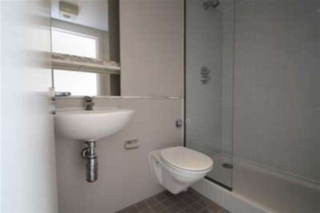  Image of 2 bedroom Flat to rent in Deals Gateway London SE13 at London, SE13 7QE