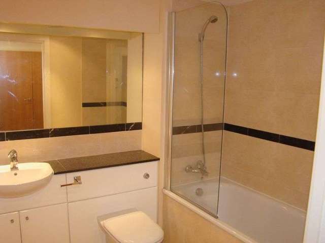 Image of 2 bedroom Flat to rent in Western Gateway London E16 at Western Gateway  London, E16 1BA