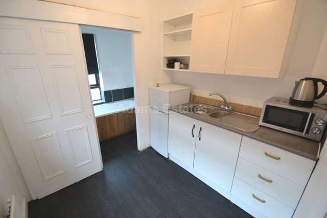  Image of 1 bedroom Terraced house to rent in St. Georges Terrace Reading RG30 at St Georges Terrace  Reading, RG30 2QN
