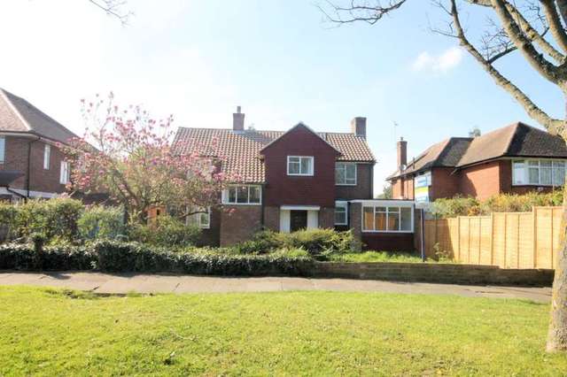  Image of Detached house for sale in Edgwarebury Lane Edgware HA8 at Edgware Middlesex Edgware, HA8 8QL