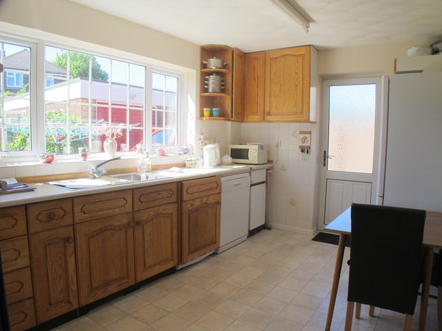  Image of 4 bedroom Detached house for sale in Ellerslie Close Fareham PO14 at Ellerslie Close Hill Head Fareham, PO14 3LH