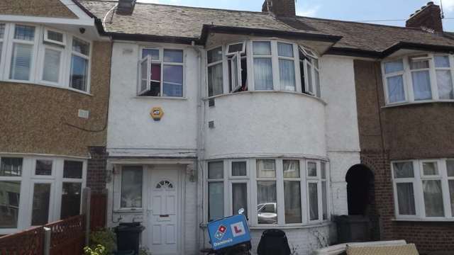  Image of 2 bedroom Semi-Detached house to rent in Elmer Gardens Isleworth TW7 at Elmer Gardens  Isleworth, TW7 6HA