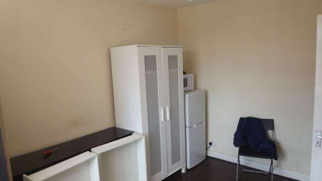  Image of 2 bedroom Semi-Detached house to rent in Elmer Gardens Isleworth TW7 at Elmer Gardens  Isleworth, TW7 6HA