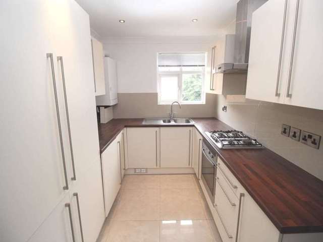  Image of 2 bedroom Maisonette to rent in Elms Road Harrow Weald Harrow HA3 at Harrow Weald Harrow Weald Harrow, HA3 6BT