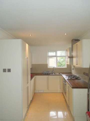  Image of 2 bedroom Maisonette to rent in Elms Road Harrow Weald Harrow HA3 at Harrow Weald Harrow Weald Harrow, HA3 6BT