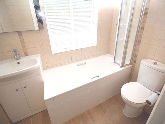  Image of 2 bedroom Maisonette to rent in Elms Road Harrow Weald Harrow HA3 at Harrow Weald Harrow Weald Harrow, HA3 6BT